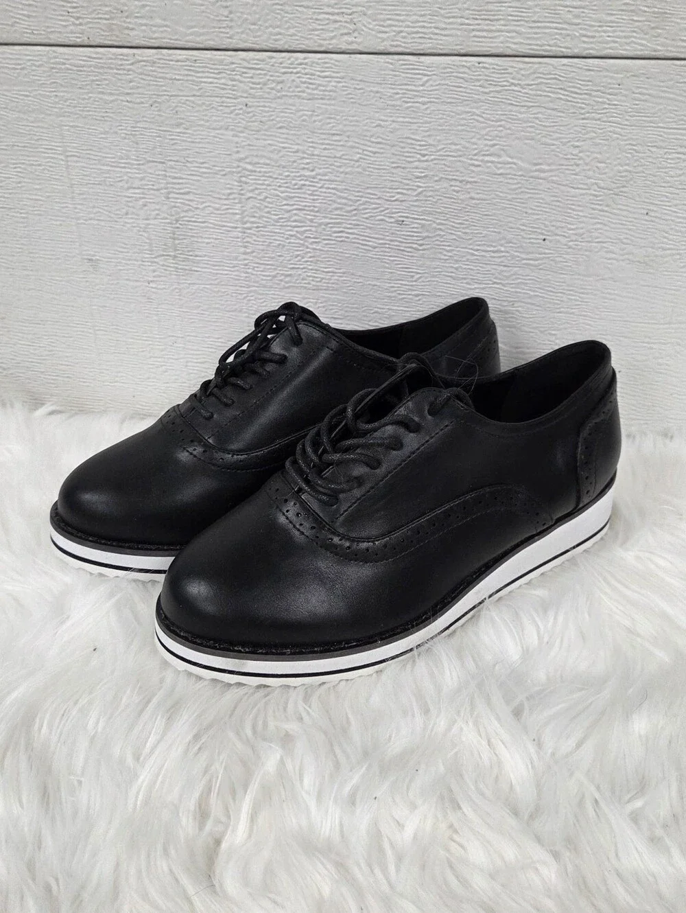 Torrid 8 extra wide Black Lace-Up Casual Oxfords